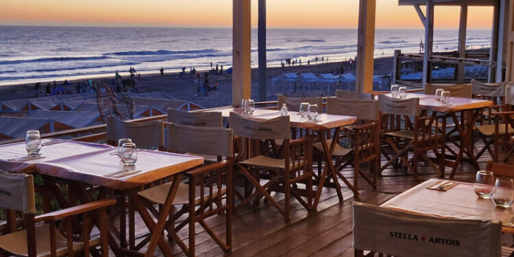 Derecho de jarras locales gastronómicos de Monte Hermoso