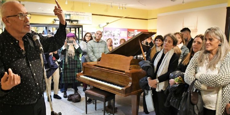 presentación del piano de cola de Mario Costa en el Museo Histórico