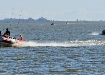 Concurso de pesca embarcada en Laguna Sauce Grande