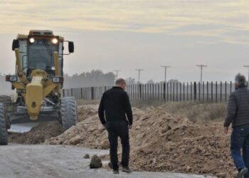 Informes sobre obras en Coronel Dorrego. El intendente Reyes examinó trabajos en una recorrida por Oriente y Marisol