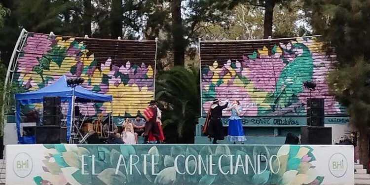 Peña del lago en Bahía Blanca