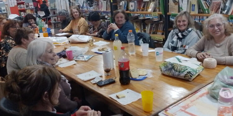Taller de crochet en la biblioteca