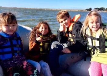 Chicos a partir de 4 años van al Jardín del Centro de Actividades Náuticas de Monte Hermoso