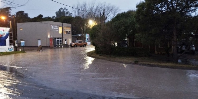 Calle inundada por la intensa lluvia