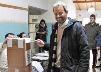 Hernán Arranz votando