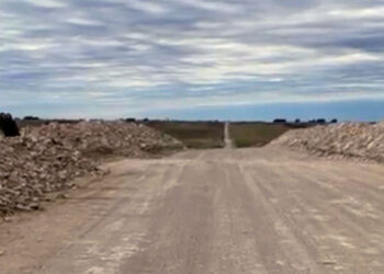 Trabajos en caminos rurales en Coronel Dorrego