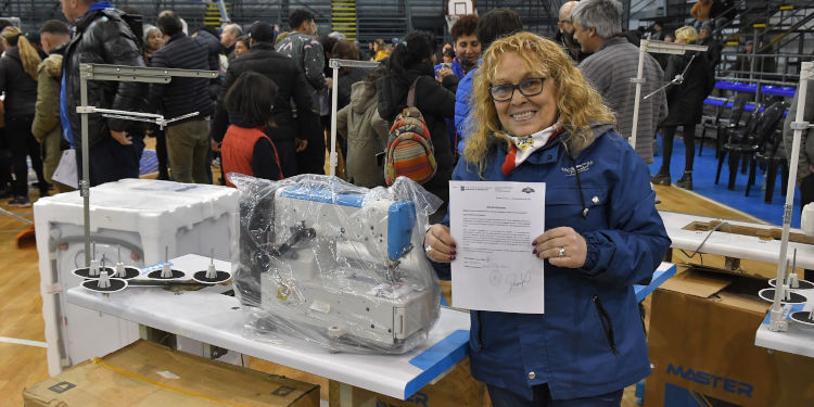 Emprendedores de Monte Hermoso recibieron equipamiento y materiales