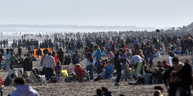 Jóvenes bahienses opinan sobre la fiesta de la primavera