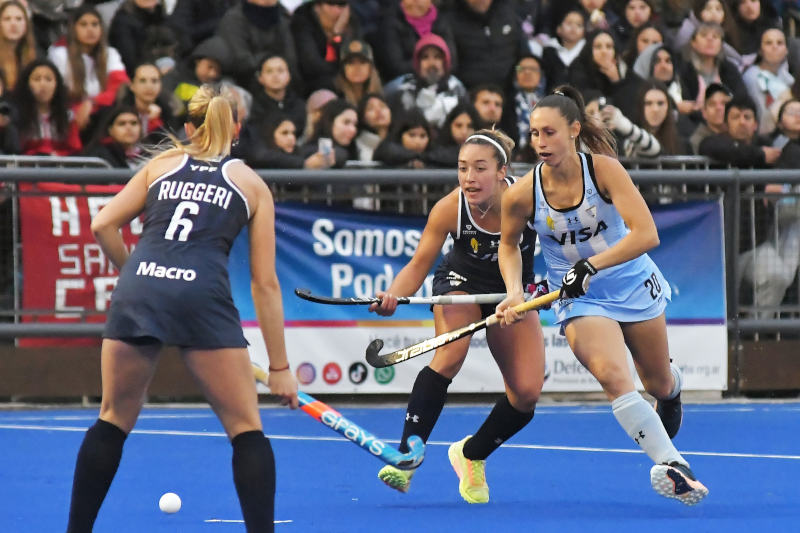 Las Leonas versus Las Leoncitas en Monte Hermoso