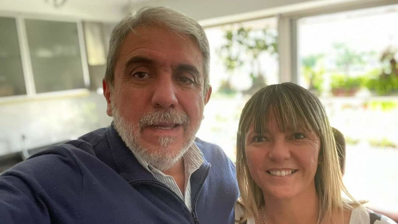 Marcela Domenech junto a Aníbal Fernández