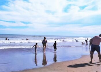 Playa de Monte Hermoso en temporada