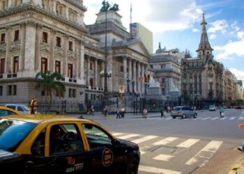 Preocupante. Una encuesta midió que la mitad de los argentinos aceptaría un gobierno autoritario si resuelve sus problemas