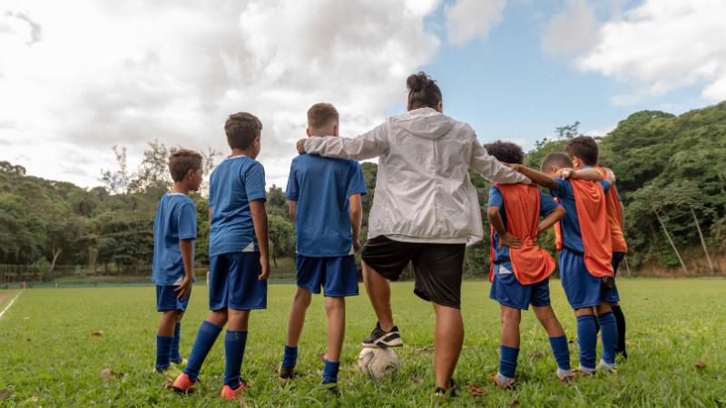 Entrenador de equipo de jóvenes