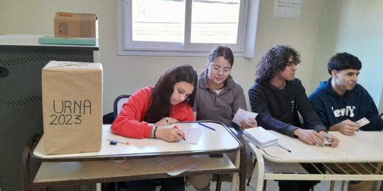 La Escuela Técnica 1 celebró una jornada democrática para elegir a los nuevos representantes estudiantiles