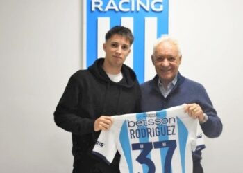 Baltasar Rodríguez junto al Presidente de Racing Club, Víctor Blanco
