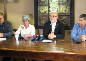 Jorge Wanger, Valerie Aimé, fray Carlos Azpiroz Costa y Luis Collado durante la confrencia de prensa