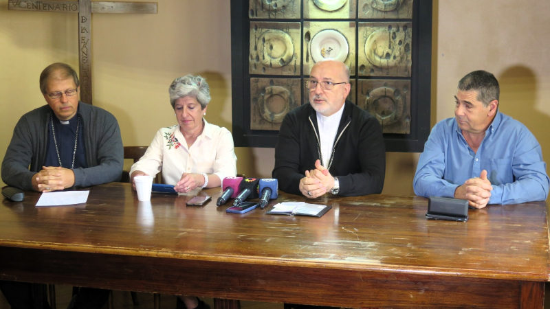 Jorge Wanger, Valerie Aimé, fray Carlos Azpiroz Costa y Luis Collado durante la confrencia de prensa