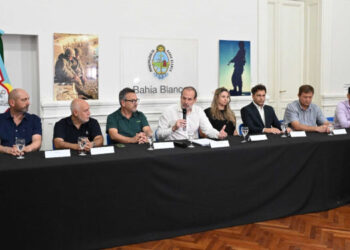 Aporte de empresas en Bahía Blanca tras el temporal