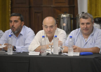 Hernán Arranz con Kicillof e intendentes de Unión por la Patria