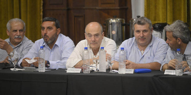 Hernán Arranz con Kicillof e intendentes de Unión por la Patria
