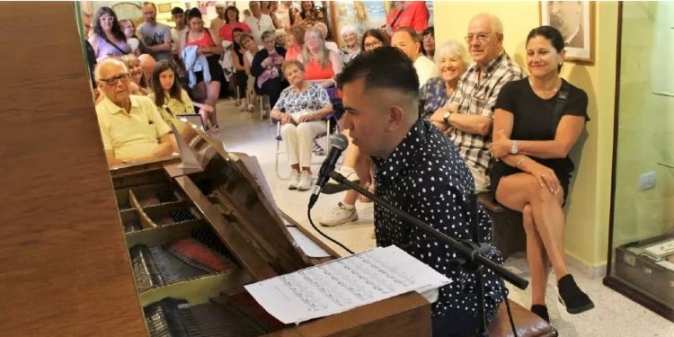 Emotiva noche en el Museo Histórico colmado para disfrutar del concierto con el piano del Tico Tico