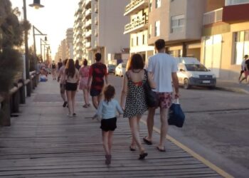 Otro día para disfrutar de la playa y el mar. Qué dice el pronóstico para hoy en Monte Hermoso