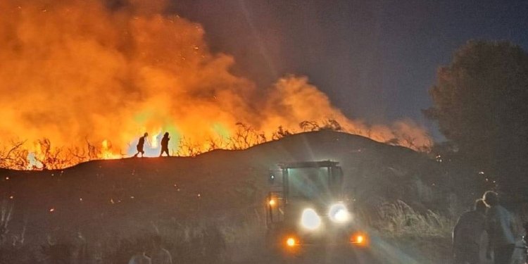 Incendio cerca del Sinuoso Oeste