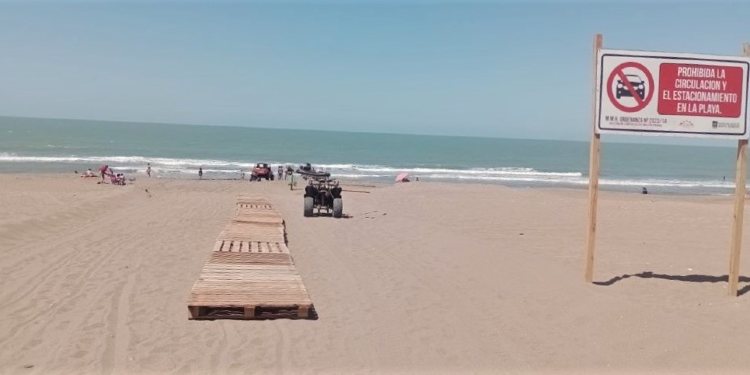 Vehículos en la playa