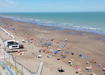 Vista aéera de la playa de Monte Hermoso Costanera