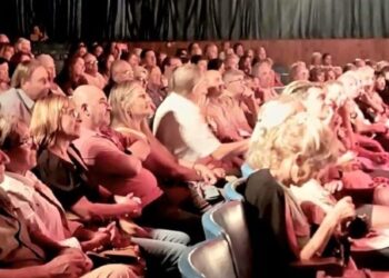 Emotiva presentación del documental de Machiavelli en homenaje a René Favaloro en el Centro Cultural Monte Hermoso