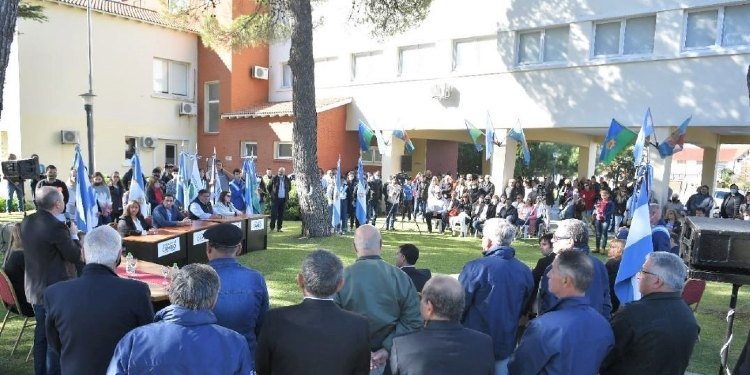Foto, en 2022 la apertura se llevó a cabo el 1 de abril en el Centro Cívico Alborada, comenzando los festejos del cuadragésimo tercer aniversario de la autonomía de Monte Hermoso
