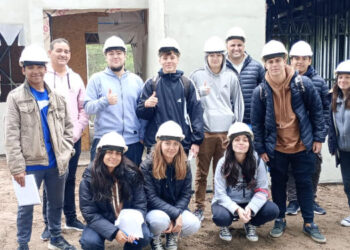 Alumnos de la escuela técnica visitan Barrio Pinares del Golf