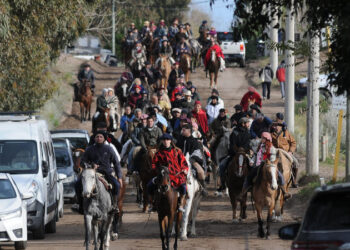 Cabalgata llegando a Sauce Grande durante la fiesta criolla 2024
