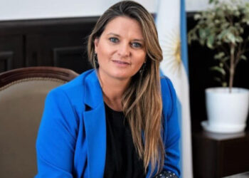 La senadora Neumann Losada propone gestiones para que YPF instale en Bahía Blanca su mega planta de GNL