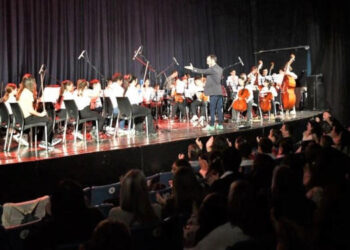 La Escuela Municipal de Música de Monte Hermoso tuvo su estreno en público en el Centro Cultural