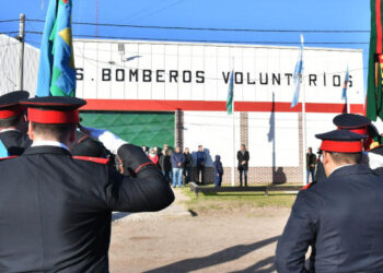 Acto en reconocimiento a los Bomberos voluntarios de Monte Hermoso