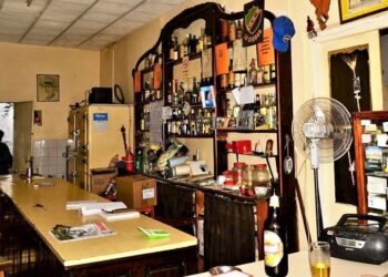 Esas pequeñas cosas. Boliches, entre humos y vinos