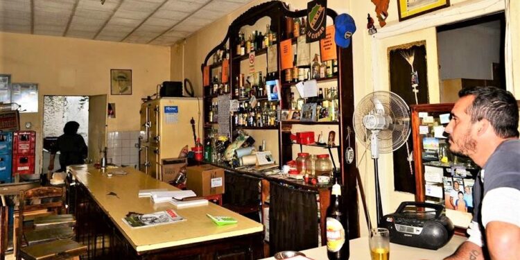 Esas pequeñas cosas. Boliches, entre humos y vinos