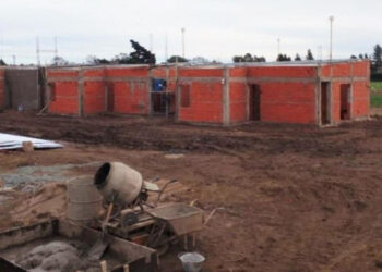 Satisfacción en Coronel Dorrego por el avance de la construcción de 46 nuevas viviendas en el distrito