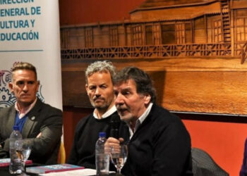 Alberto Sileoni visitó Monte Hermoso «para escuchar a los docentes, a las familias y compartir puntos de vista»