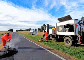 Vialidad Nacional está realizando tareas de bacheo en la ruta nacional 3, entre San Román y acceso a Monte Hermoso