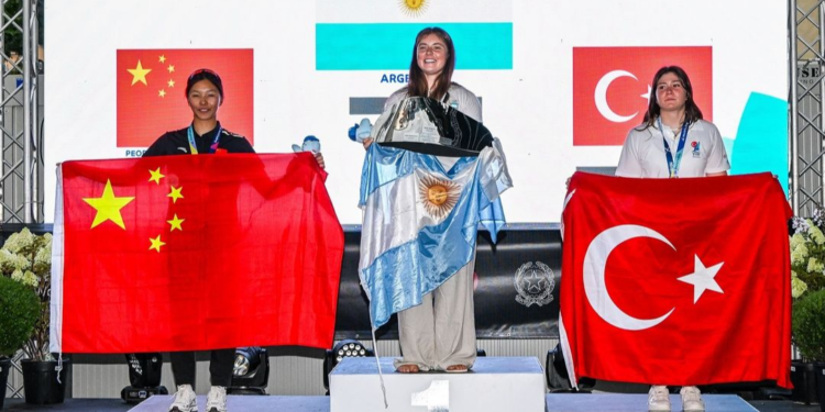 ¡Qué manera de llegar a los Juegos! Catalina Turienzo ahora ganó el mundial sub 19 de Fórmula Kite