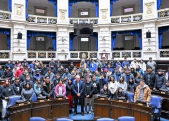 Estudiantes secundarios de Monte Hermoso visitaron la Cámara de Diputados y otros puntos emblemáticos de La Plata
