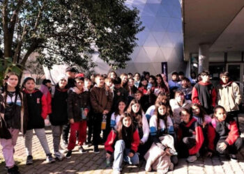 Alumnos de sexto de escuelas primarias viajaron a La Plata donde visitaron la Cámara de Diputados y otros sitios emblemáticos