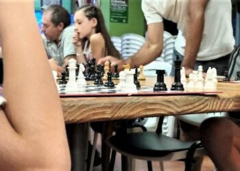 Las virtudes del ajedrez se revalorizan estimuladas por el singular título de maestro internacional de un niño argentino