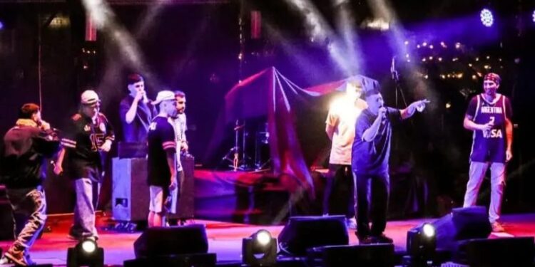 Rusherking cerró la segunda jornada de la fiesta de la primavera