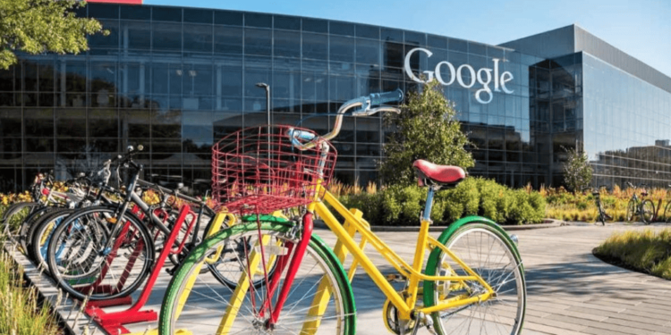 Crónica de pequeñas cosas. La vida privada bajo fuego