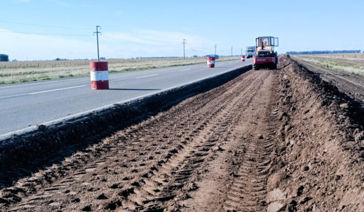 Vialidad realiza tareas de bacheo y repavimentación en ruta 3, en ...