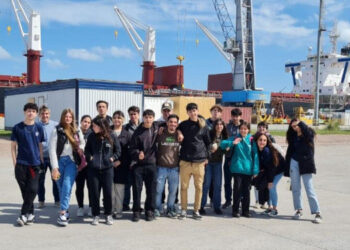 Visita de alumnos de la escuela técnica a Ingeniero White