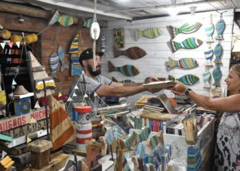 Feria de artesanos y emprededores en Monte Hermoso